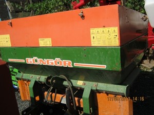 1000Lt çift diskli 2008 model güngör gübre serpme makinası